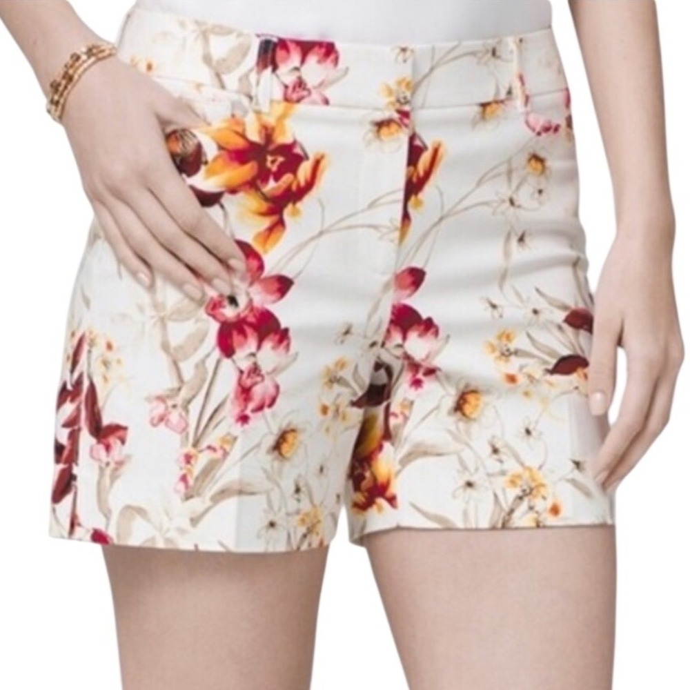 WHBM The 5" Short Womens Size 6 White Red Floral Tropical Mid Rise Shorts